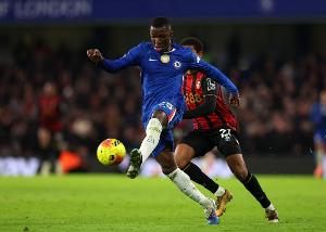 737827