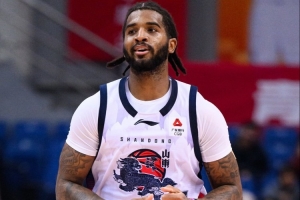 903699